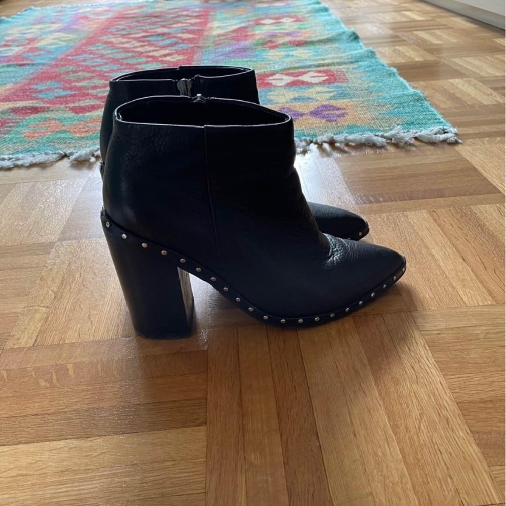 Solsana boots size 6.5